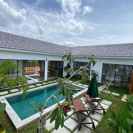 Allure Villa Cempaka Private Pool Куантан Экстерьер фото