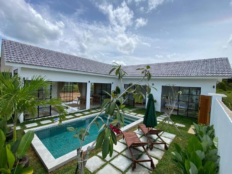 Allure Villa Cempaka Private Pool Куантан Экстерьер фото